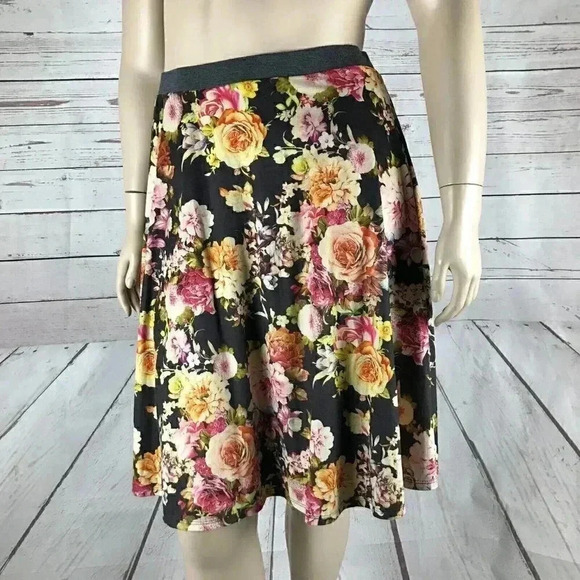 LE LIS Floral Faux-Suede Stretchy A-Line Skirt NWT 1X - Picture 5 of 7